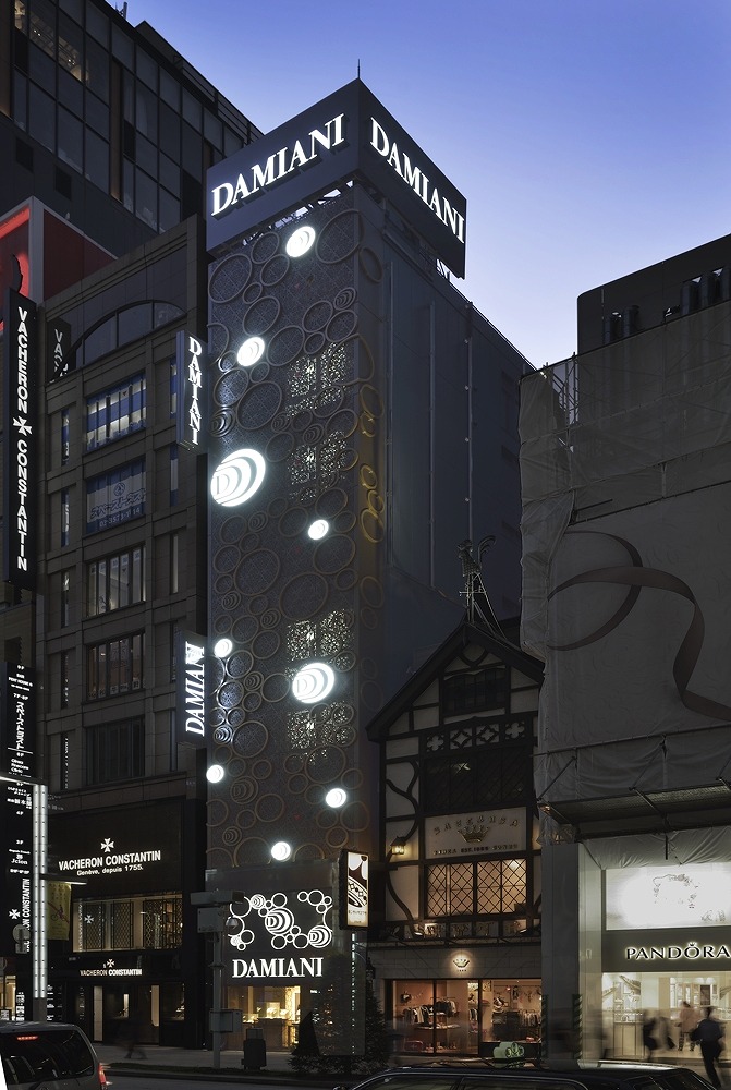 In Tokyo, A Luxury Brand's Pearlescent Facade Reflects the Ever-Changing  Urban Landscape - Architizer Journal